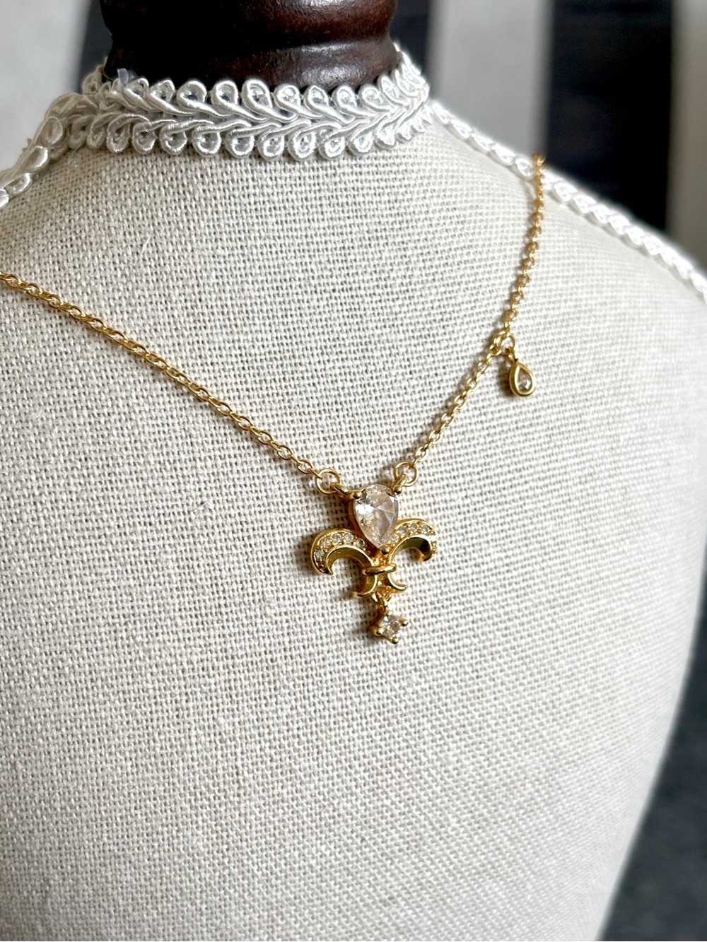 Gold plated Fleur-de-Lis Pendant Necklace - Women Jewelry